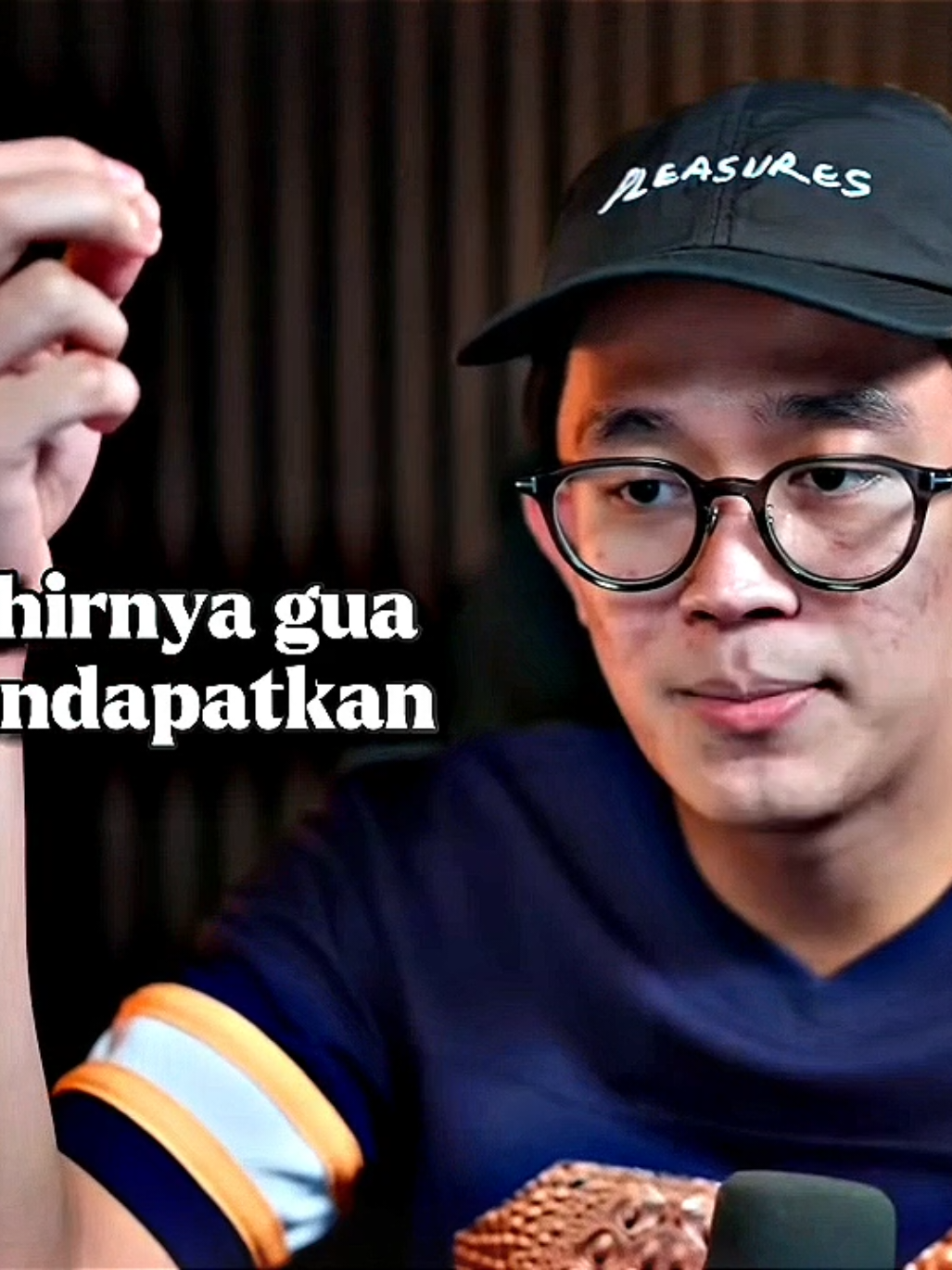 Quarter life crisis adalah periode perasaan khawatir dan tidak pasti mengenai kehidupan di masa depan yang umum dialami orang berusia 18–30 tahun, ditandai dengan kebingungan tentang tujuan hidup, karier, hubungan, dan keuangan. @efkahfajar #efkahfajar #motivation #quarterlifecrisis 