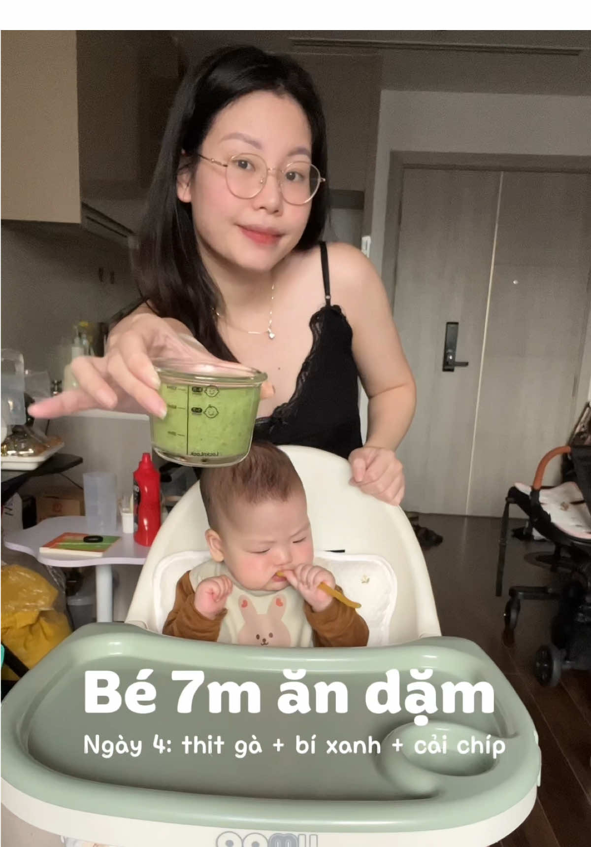 Bé 7 tháng ăn dặm ngày 4: cháo thịt gà + bí xanh + rau cải chíp. Để âm thanh gốc cho chill chill 🥰🥰 đúng là tâm trạng của mẹ phụ thuộc vào bữa ăn giấc ngủ của con 😛 #ancungtiktok #andam 