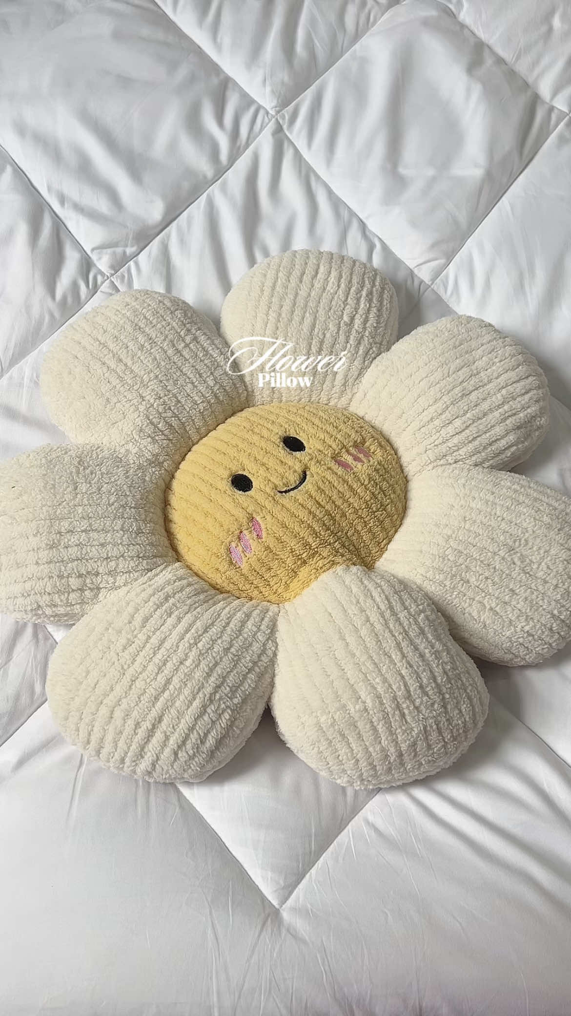 syomel betul bantal ni! sesuai sangat nak letak di kerusi, sofa, katil & kereta tau🤭✨