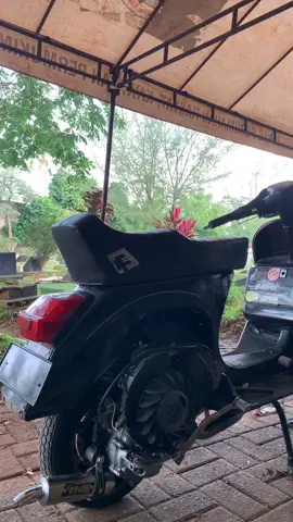 Yuk mampirr ke bengkell sekalian ngopi2 #vespa 