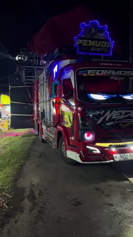 Bawang putih memasuki lokasi cek sound di sentul lumajang@bawang putih audio #soundkarnaval #fyppppppppppppppppppppppp #soundhoregjawatimur #karnavalsoundsystem #bawangputihaudio 