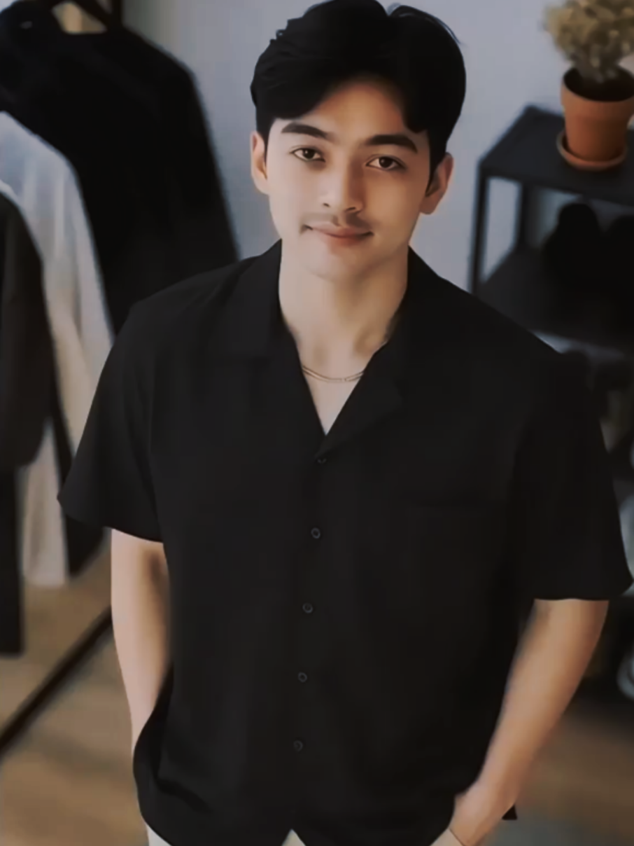 Rekomendasi kemeja vintage 🤩 #kemejapolos #kemejavintage #kemejalenganpendek #classystyle 