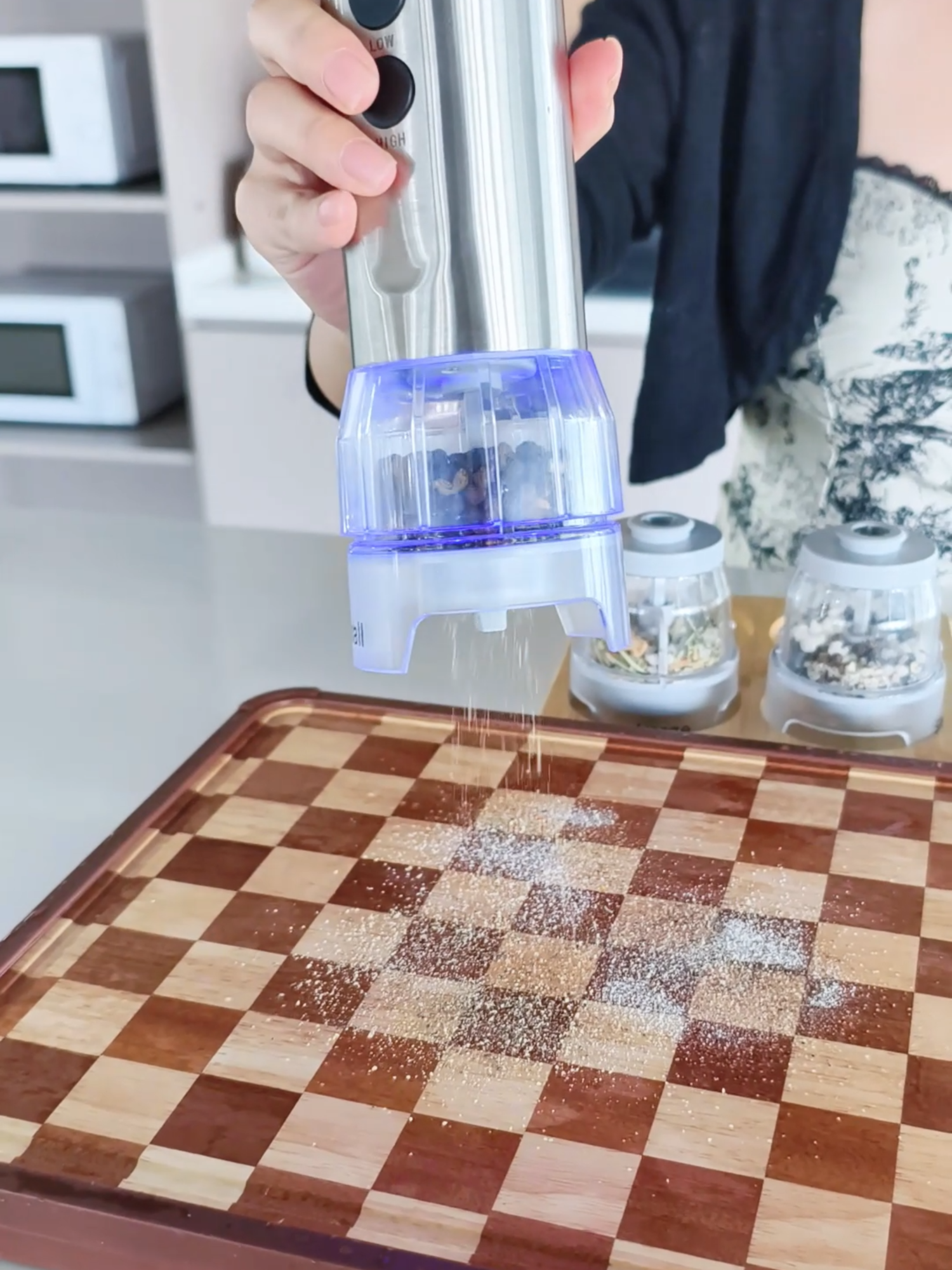 Amazon’s Viral Grinder 💥 It’s ON SALE, Grab It Before It’s Gone!#PepperGrinder #SaltGrinder #KitchenGadget #KitchenEssentials #KitchenHacks #SmartKitchen #CookingTools #HomeCooking #EasyCooking #CookingHack #SpiceGrinder #FoodHack #ChefLife #HomeChef #AmazonFinds #TikTokMadeMeBuyIt #KitchenMustHaves #ViralKitchenGadget #AmazonGadgets