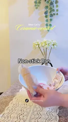 Feeling chef with this universal ceramic-coated pan from @Blue Cat.Kitchenwares 👩🏻‍🍳🍴 #cookware #nonstickpan #kitchenessentials #easycooking #kitchen 