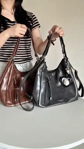 what is in my bag?🥳🤎 #tasransel #backpack #shoulderbag #gajiansale #tasmurahberkualitas 