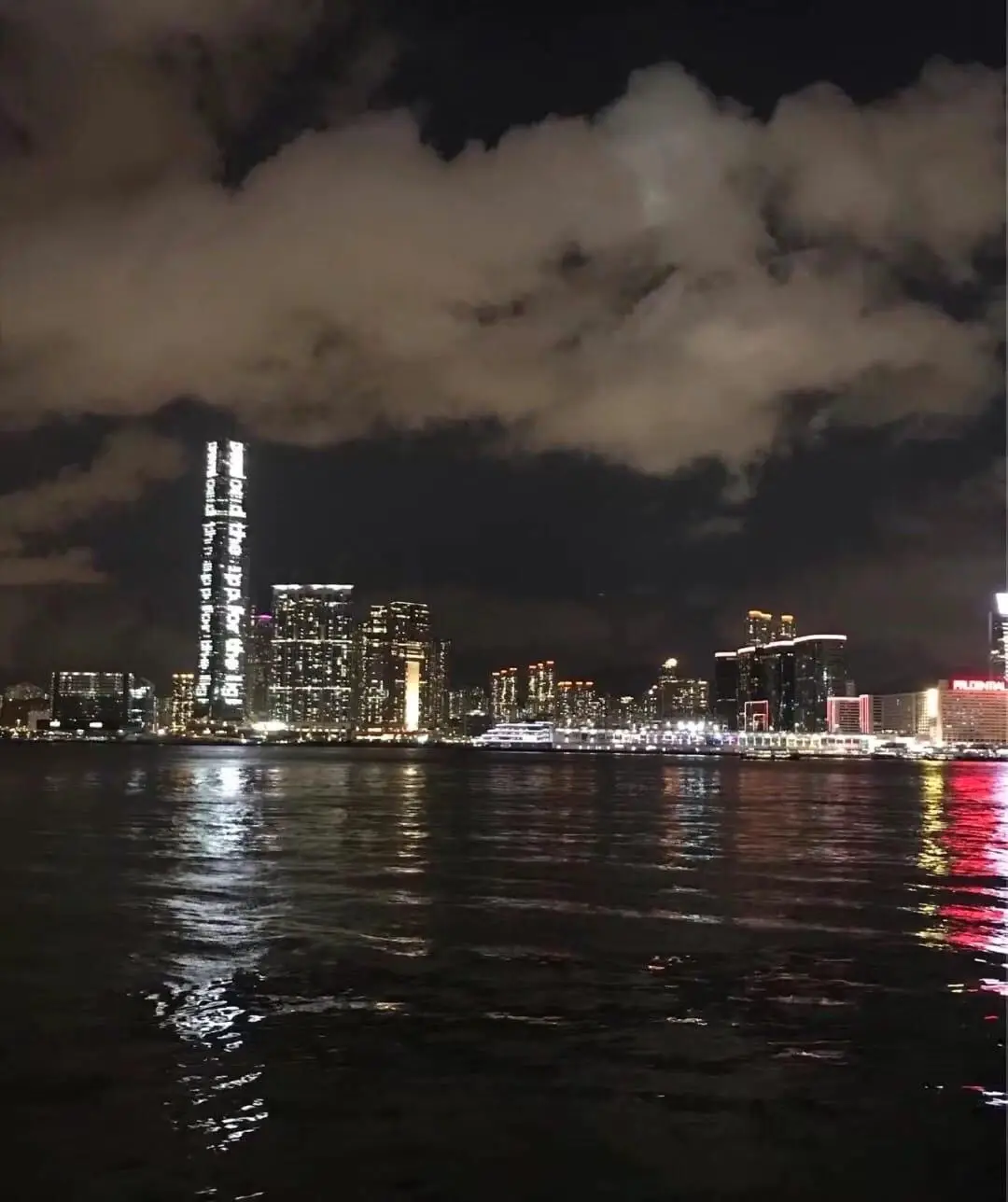 #公益正能量 #夜 #夜景拍摄 縱使黑夜吞噬了一切，太陽還可以重新回來！