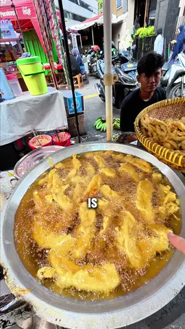 Have you ever had #indonesian “Pisang Goreng” #streetfood #indonesiatiktok #jakarta #travel 