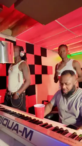 I used to pray for time like this and now I’m living the dream…. time spent in the kitchen with my Idol watching him work, was unmatched vibe, the feeling that’ll never forget ever . Always grateful for you @Big Fizzo 🙏🏿🙏🏿 #11# Big shout out to my big brother @Trey No Drama the biggest producer in town.