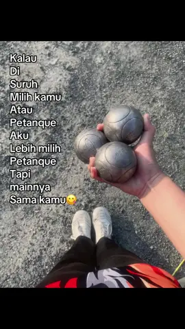 Kalau kamu gk paham cara mainnya aku ajarin deh😌. Intinya harus sama kamu 😖#fyppppppppppppppppppppppp #beranda #tranding #olahragapetanque #petanque 