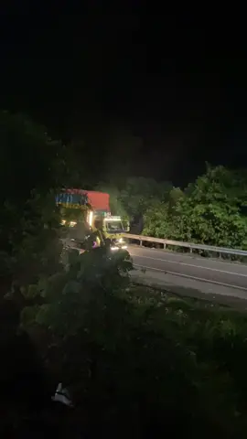 #cctvzhumpallabbu #fyp #trukexpedisi #lintassulawesi #lintasmakassarkendari 