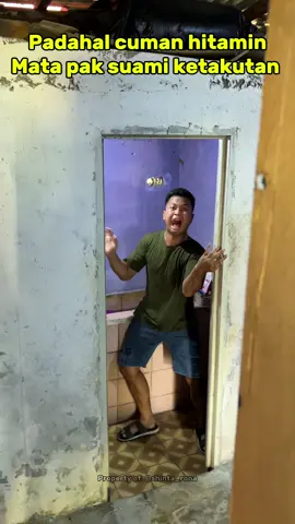 Nakutin pak suami dari atas lemari dapur