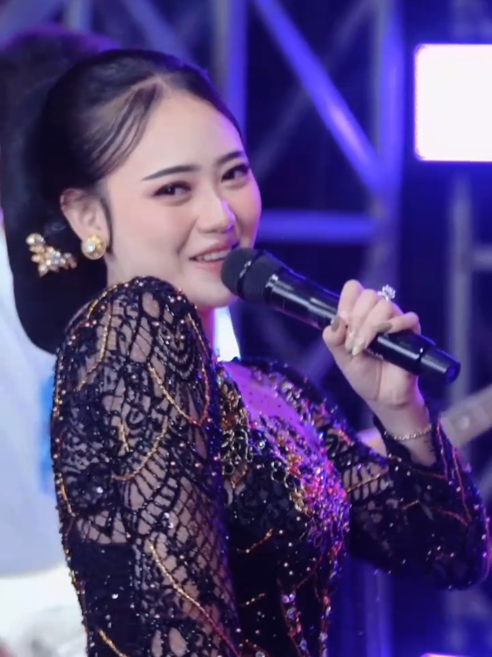 SILVY KUMALASARI, SADAWOK - Sabar (Sinau Bareng) #silvykumalasari #sadewok #sinaubareng #sabar #duhsayangngapuntenesakestu 