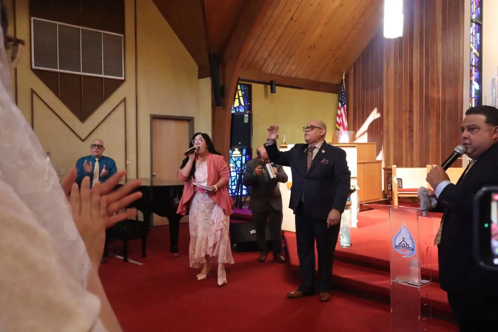 El sábado en la inaguración de la iglesia de Dios INC en Raytown Missouri Pastor Edwin Reyes 