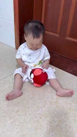 🎵 Vừa nhảy vừa hát, bé chơi mãi không chán 🎶 Chiếc bóng nhún thần kỳ giúp con vừa vận động vừa học thơ ca, chơi vui mà còn rèn trí nhớ cực đỉnh 👏 #dochoitreem #bongnhun #dochoigiaoduc #bechoivuihocgioi #dochoiviral