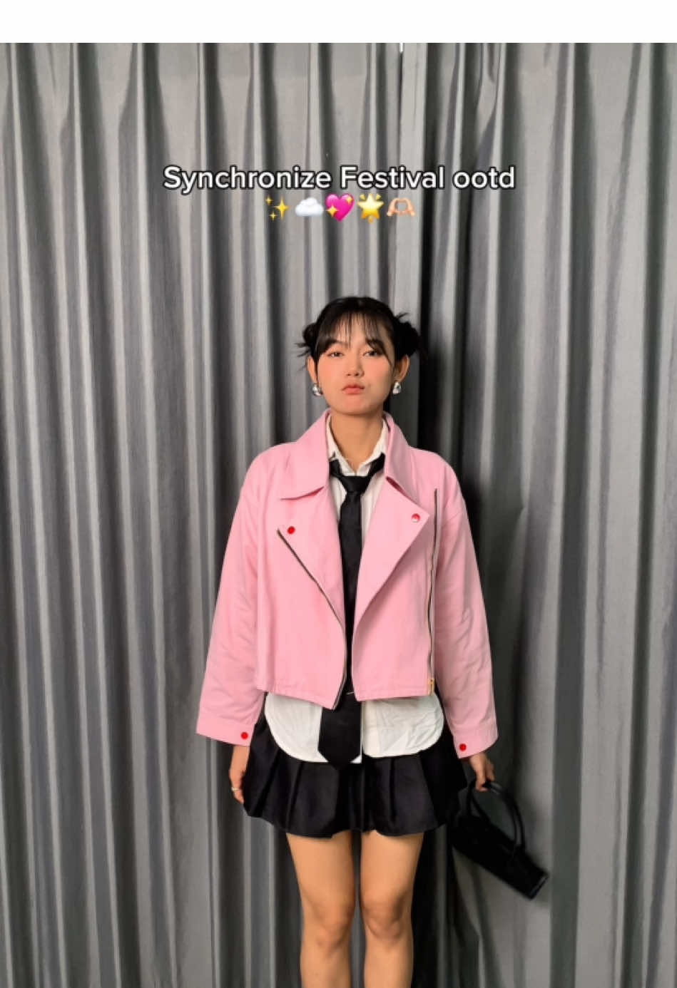 Synchronize people manaa suaranyaa? Are you readyy?🤩🥳 #byroo #denimbybyroo #behindtheblinks #outfitideas #outfitcheck #xyzbca #fyp #synchronize 