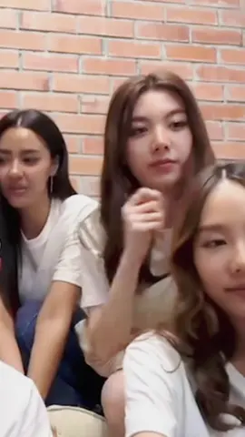 Hồi quảng bá cho Matalada Ẻm live im ắng lắm, chứ không có ồn như bây giờ 😂   #Ormkornnaphat #ออมกรณ์นภัส @ออมออมเอง:^D 