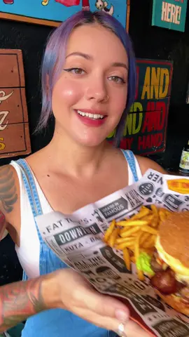 Let’s eat American Food 🤣🇺🇸 #baconcheeseburger #kutabali #balieats #mukbang #eating 