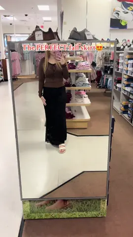 I want to wear it every day. Literally so comfy. Perfect for fall #falloutfits #fallfashion #skirt #fall #autumn 