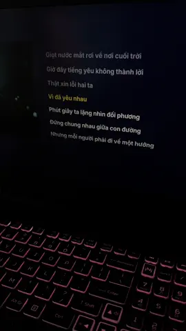 Phút giây ta lặng nhìn đối phương… #xinloivitadayeunhau#hoailam#nhachaymoingay#lyrics#chamvaotim 