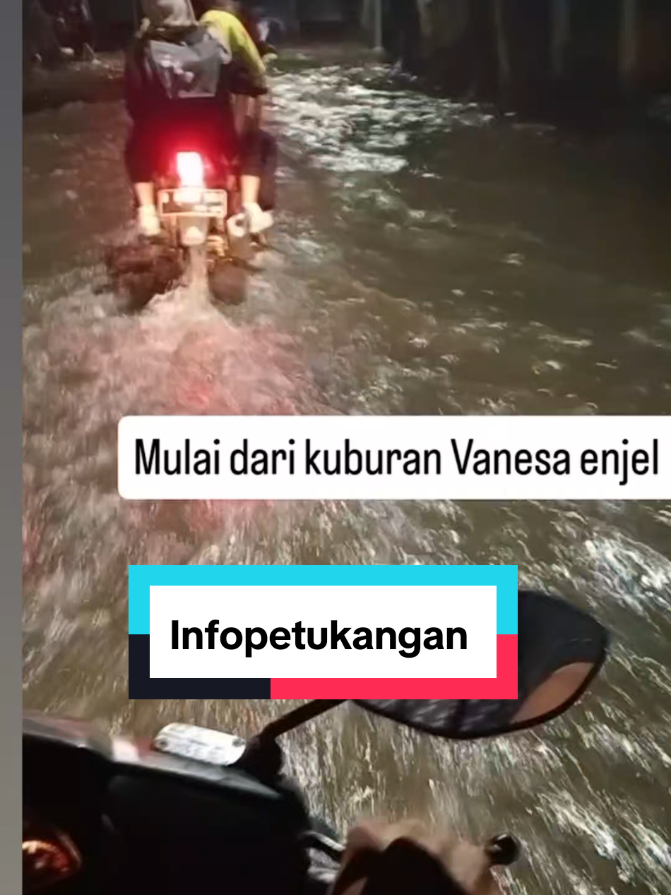 PALEM... Kondisi  banjir di Jalan Palem Petukangan utara Pesanggrahan jaksel, Selasa malam, 16 September 2025, jam 19.20 wib Tadi lewat sini gak ?  #hujan #banjir #petukangan #infopetukangan #pesanggrahan 