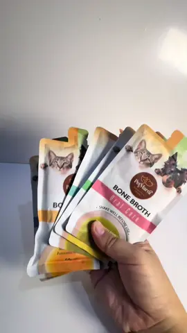 Kung hirap painumin ng tubig ang mga alaga mo o sobrang picky sila sa food, subukan mo ang Petmara Bone Broth! 🐾 ✔ Pwede for both cats & dogs ✔ Helps keep them hydrated ✔ May 6 health-focused variants: Oral Care, Hair & Skin, Urinary, Immunity, Digestive, at Hairball Healthy boost na, tasty pa para sa fur babies mo! 🐕🐈 #PetmaraBoneBroth #HealthyPetsHappyPets #HydratedFurbabies #BoneBrothforpets 