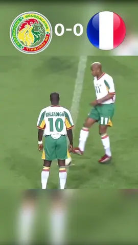 senegal 🇸🇳 vs france 🇫🇷 2002 un matche historique #senegal #france #footballtiktok 