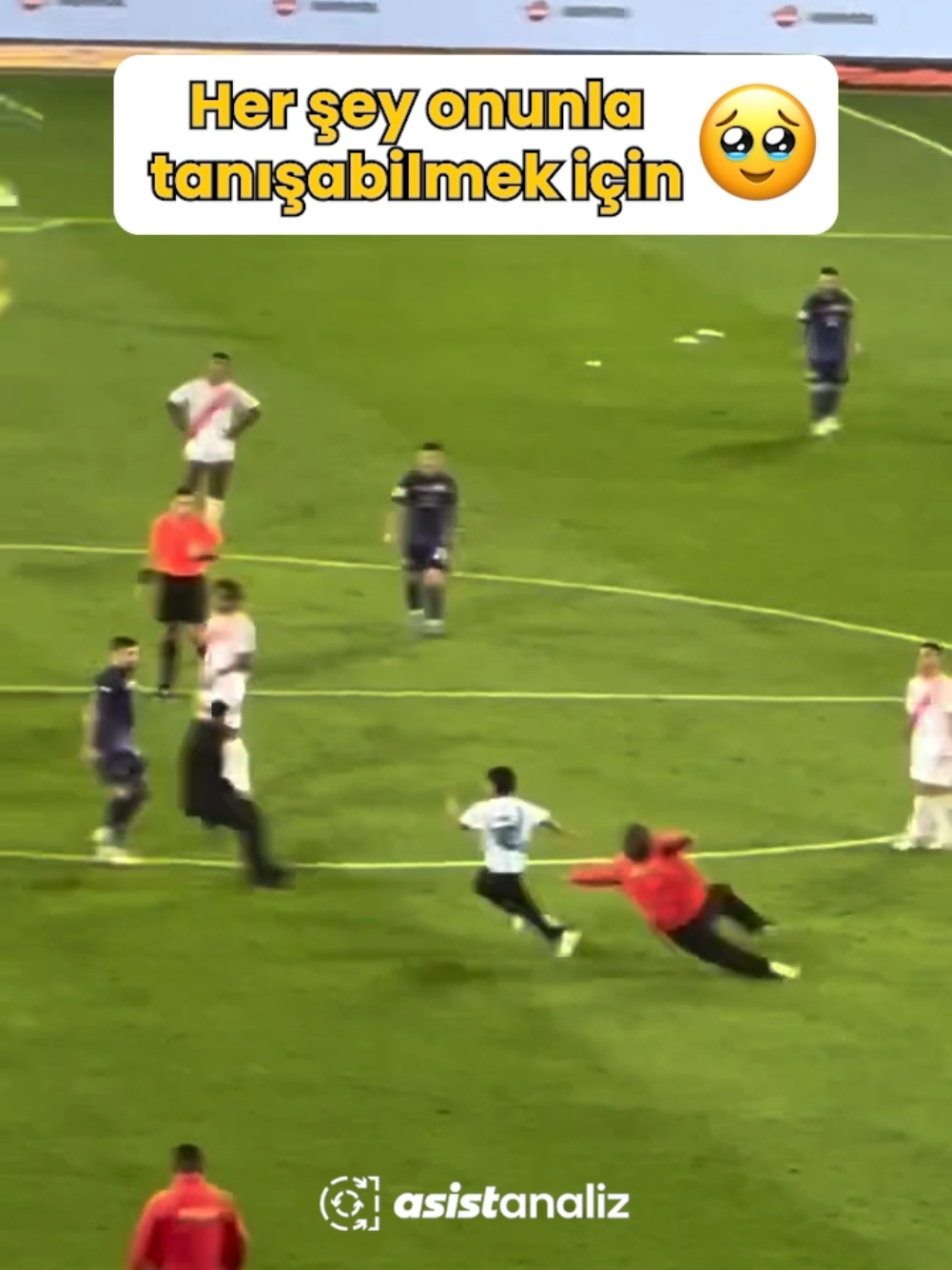 🇦🇷😅 Söz konusu Messi olunca Arjantin'in taraftarı bile çalımcı. . #messi #goat #argentina #fans #football 