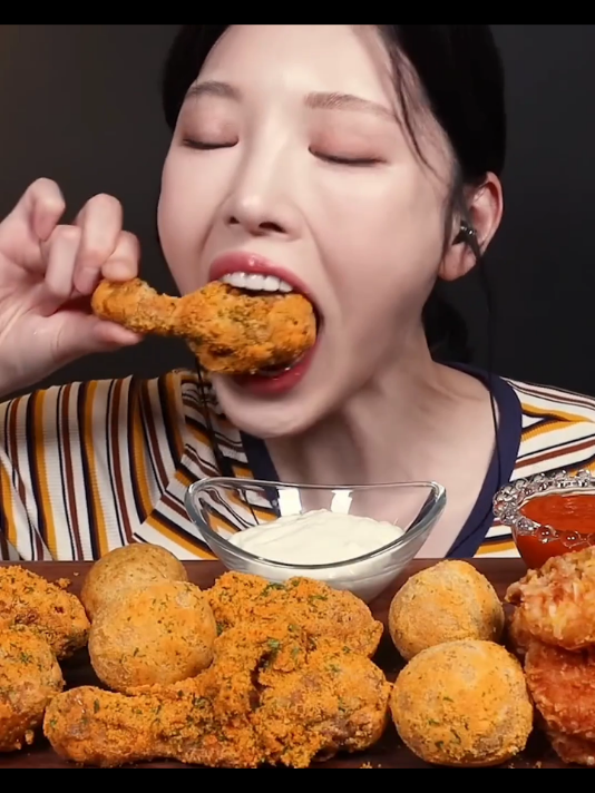 #eatwithboki #chicken #mukbang #asmr 