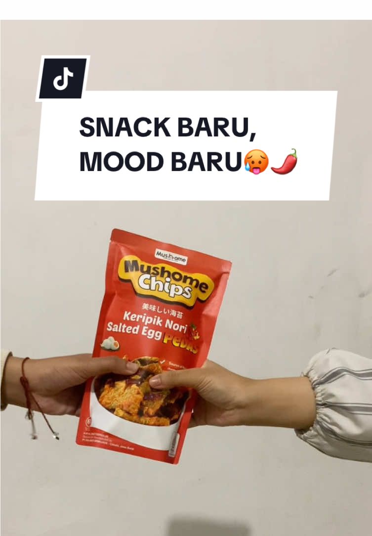 Snack baru hadir, mood langsung naik level! 🌶🥚 Pedasnya bikin melek, gurihnya bikin betah 🤩 Cobain Salted Egg Pedas, sekali gigit bikin nagih terus 🔥 #FYP #Mushome #SnackTime #newproduct 