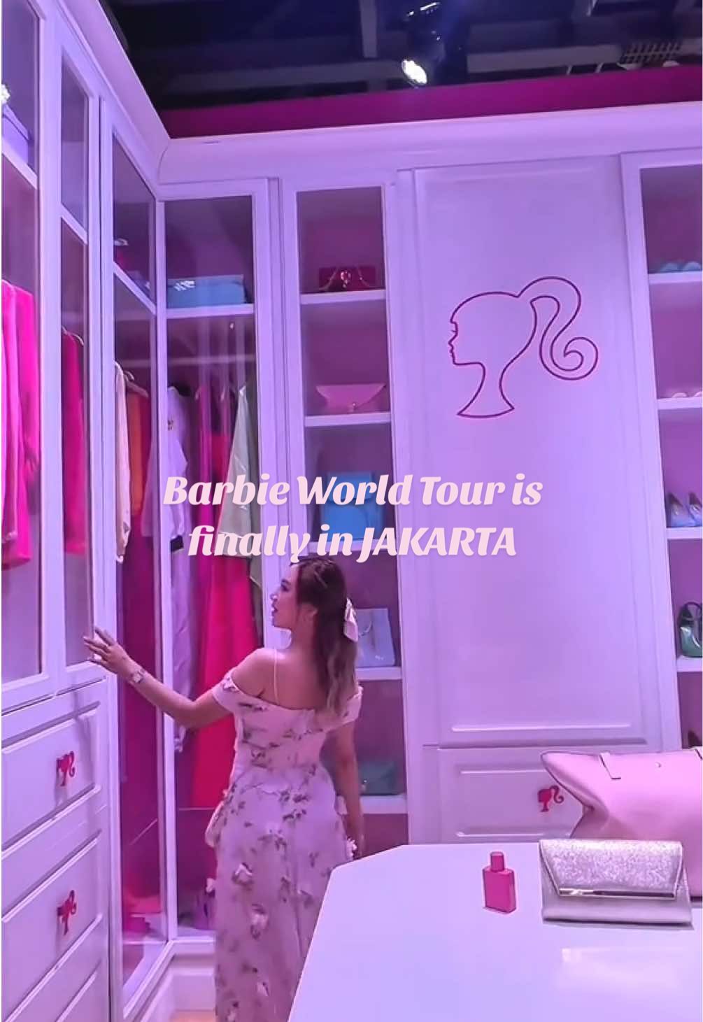 Finally World of Barbie Jakarta buka dan pertama di Asia!! Dreamhouse, museum, sampai spot iconic semua ada di sini 💖 Sweetie, jangan sampe km lewatin sih ini!!  event nya cuma sampe 26 Okt di Agora Mall 🩷 🔥 BURUAN RUN DONT WALK!!! #WorldofBarbieJakarta #JakartaEvent #BarbieExperience 