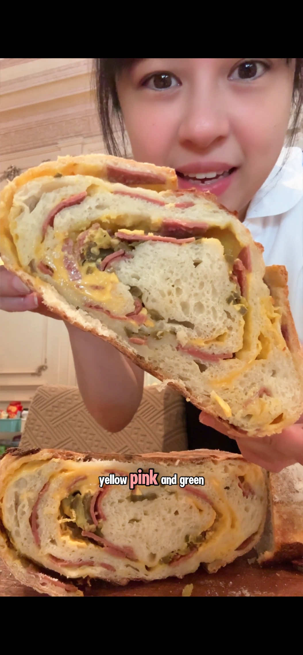 Pedes lovers, waktunya move on dari snack biasa. Coba sourdough jalapeno dari @The Cafe Sweets ini deh — jalapeno slice ketemu cheddar lumer, literally match made in heaven 🧀🌶️ 🔥 Langsung order dan kepoin ke wa nya cafesweets 📲 +6281388177790 +6287807217790 • • • • • #honestreview #viral #trending #fyp #foryoupage #sourdough #enak #bakery #pastry #funny #baru #food #makan #cheese #jalapeno 
