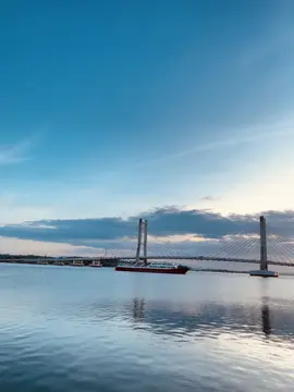 Lagu timur + sunset 😍🫶🏻 #soundtimur #sunsetvibes #jembatantelukkendari 