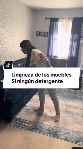 Limpiando los muebles sin ningún detergente quedan perfectos y súper limpios #tiktokshop #tiplimpieza #cleaningmotivation #cleaningtips 