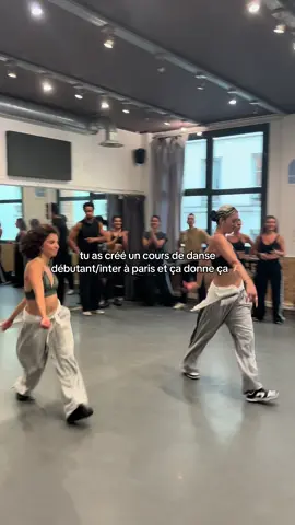 c’est tous les lundis, et l’ambiance est juste incroyable ✨🥹💫bienveillance + apprentissage technique, bases etc let’s go 🥰 #coursdedanse #danceclass #paris #debutant #streetjazz 