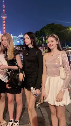 Miễn thị thực cho dân tộc chiến đấu, một lượng lớn các em gái Nga xinh đẹp dáng chuẩn đổ về Thượng Hải, quá đẹp luôn! #shanghai 