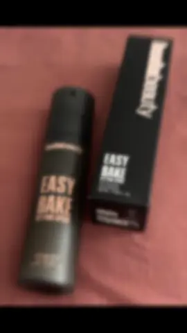 J’ai reçu, grâce à @Skeepers France , ce spray fixateur de maquillage de chez @Huda Beauty ✨ 💄Grâce à ce spray, ton maquillage tiendra toute la journée!  💄Sa brume en spray ultra fine procure un teint frais longue durée 💄Parfaite pour contrôler la brillance et garder un maquillage impeccable toute la journée  Merci pour votre confiance 🫶 #collaborationcommercialenonrémunérée #test #hudabeauty #easybakesettingspray #dineael 