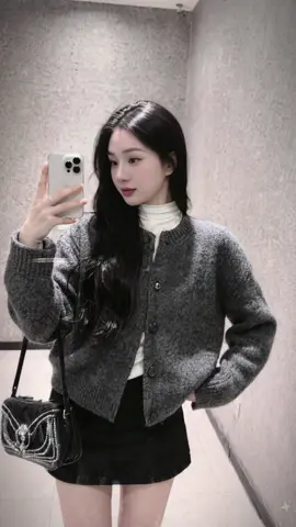 Em ơi, đời có nhiều điều đáng trân quý, và em là điều đầu tiên 😊