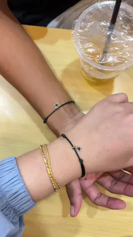Lucu dan simple gelangnya🖤 #gelangcouple #gelanghitam #fypage #bracelets #gelangtali 