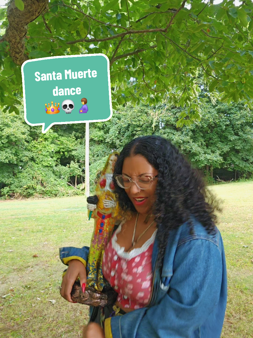 Vestida de color de rosa que maravillosa La Santa Muerte 👑💀🤰💃🏾🎶🧿🫂💅#santisimamuerte #lasantamuerte #santamuertedevotee #santamuerte #lasantisimamuerte 