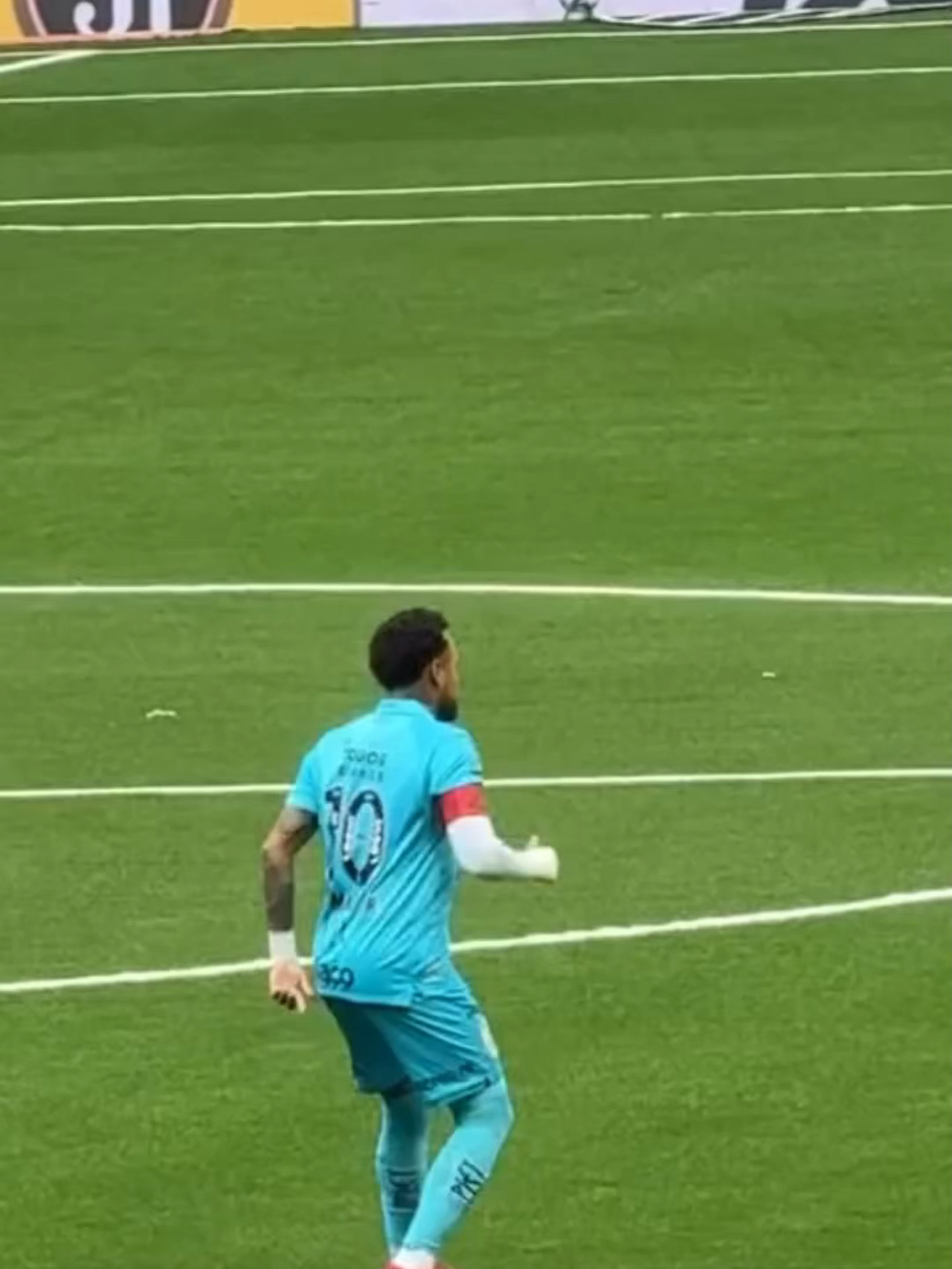 NEYMAR JR QUASE SE LESIONA EM LANCE SOZINHO EM ARENA MRV CONTRA O GALO!! #futebol #neymarjr #santos