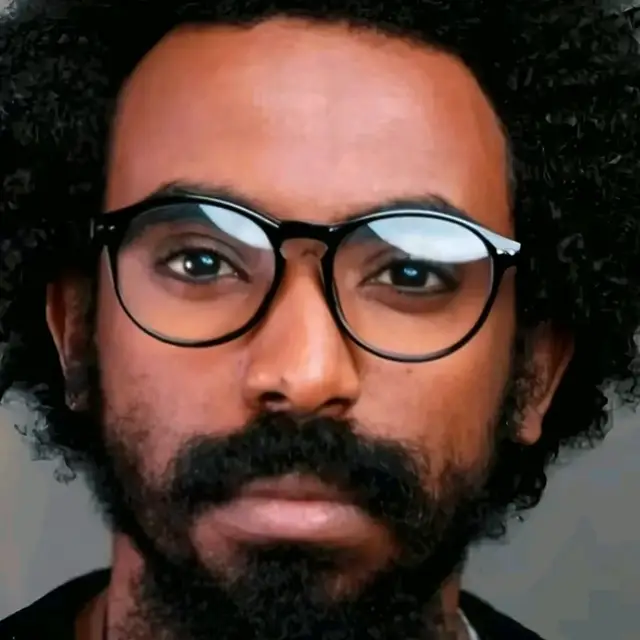             አሁን ምልሽ ነገር ቢገባሽም ባይገባሽም                        ስለምወድሽ አላገባሽም                         የምን ችቦ አይሞላም?                             የምን አሸወይና?               በሰው አፍ መፈተል በሰው አፍ ሽመና                            የምን ሽማግሌ…                        የምን ጥሎሽ መጣል?              የምወደው ልብሽ ስንት ብር ያወጣል?                        ስንት ብር? ስንት ወርቅ?                     ስንት ከብት? ስንት ጨርቅ?               ስንት ምን ብሰጥሽ አንቺን ይመዝናል              አንቺን ይወክላል ያንቺን ስም ያክላል?              ድካም ነው ይቅርብን ጉዳጉድ ማብዛቱ                   የሳቅሽ አፀድ ነው መኖሬ ግዛቱ                               ልክ እንደዚህ…                      ለሌላ እየመሸ ለኔ እንዲነጋ           ነጠልሺኝ ቁጭ አልኩኝ ከዚህ ሁሉ መንጋ             እድሜ ላንቺ እድሜ ወንጌል አስረሳሺኝ             ሰው ቀን የለውም ቅፅበት ነው እያልሺኝ                          እድሜ ላንቺ እድሜ…              ያነበብኩት ሁሉ የቃረምኩት መጥሀፍ             ብነካሽ ሄድኩበት እንደ መሬት ምንጣፍ                        አቤት… አቤት… አቤት…                   ይሄንን ቢሰሙ የኔታ ምን ይሉ?                 ያኖርኩትን ኪዳን ድንግልናን ድሼ               ጎጆዬ ነሽ አልኩኝ መቅደሴን አፍርሼ ከአንድ አማኝ የማይሆን ነውር እየፈፀምኩ እየተኮነንኩኝ             ያን ሁሉ እምነቴን ምን ስትይኝ ካድኩኝ?                              የት ገባ ፍርሃቴ?                             የት ገባ እምነቴ?                            የት ገባ ዕውቀቴ?                 የት ገባ ልቦና? የት ገባ አይምዕሮ?                      አስርቱ ትዕዛዝ ለኔ ተቀይሮ             