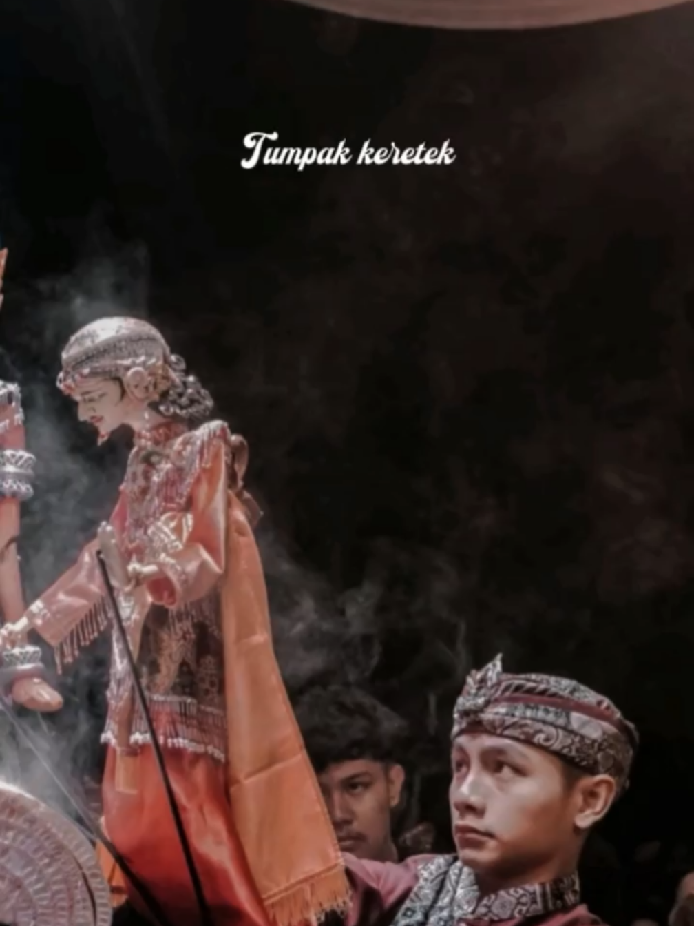 Template CC 👆🏻 | Tumpak keretek - A Fahmi,  @khanhashandhika  | Pict: @tyangunawan_48  #CapCut #khanhaadekosasih #gh2p #senisunda #wayanggolek #trend  #giriharjaduaputu #kliningan #lirik #sr_sibungsu #overlaylyrics #hiburan  @niar.sunarya 