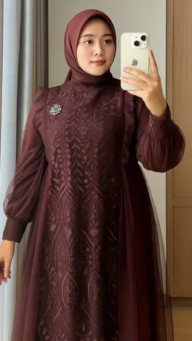 🌟 Mau tampil elegan di pesta tanpa keluar budget banyak? Coba Gamis Brukat Queen Mour ini 😍 ✅ Bahan silk mix tile premium ✅ Warna burgundy mewah & anggun ✅ Model rempel depan, cocok untuk kondangan/pesta #gamiswanita #gamismurah #gamisbrukat #fypシ゚ #fyp 
