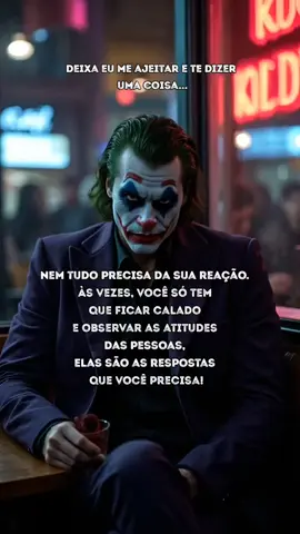 Nem tudo merece resposta. Às vezes, o silêncio é a voz mais alta que existe. Porque enquanto você se cala, as pessoas se entregam — revelam quem são, sem perceber. Cada gesto, cada olhar, cada ausência… tudo fala. A pressa em reagir é de quem ainda não entendeu o jogo. Eu aprendi que observar é mais poderoso do que discutir. Porque a verdade não precisa ser defendida, ela se mostra sozinha, no tempo certo. É no silêncio que eu descubro quem vale a pena. E, principalmente, quem nunca valeu nada. #foryou #reflexaododia #reflexão #jocker #coringa 