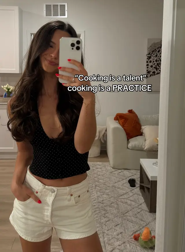 My college friends have seen my cooking at its worst 😭😂😂 I still feel like a beginner but meal prepping and choosing to use ingredients from the earth have changed my wellbeing for the better! 🥗 🥘🍳🥑🥒🥕 #cooking #progress #mealprep #healthy #Recipe 