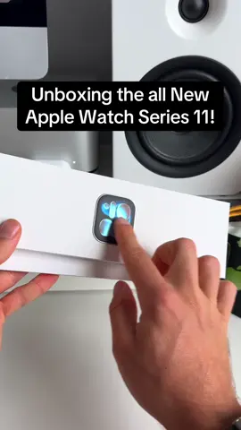 Unbox the new Apple Watch Series 11 with me! This new Apple Watch now has a more resistant display, 5G connectivity and better battery! Do you plan on buying the new Series 11? #applewatchseries11 #applewatch2025 #applewatchs11 #applewatchband #applewatchseries11unboxing 
