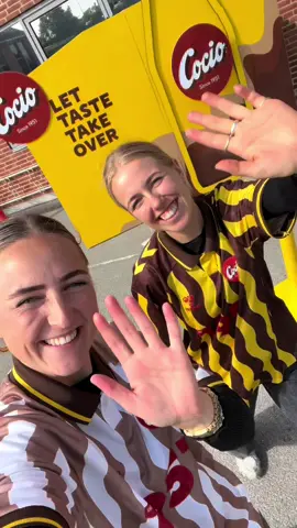 Behind the scenes…🤭 Vi laver ikke kun influencer marketing – men også brandaktivering❤️‍🔥 Hvad er brandaktivering egentlig?  😍 Kort sagt: det er dér, hvor kunden møder brandet fysisk. I denne vlog ser du glimt fra eksekveringen – men bagved ligger idéudvikling, planlægning, rendering, budgettering – og meget mere 💡💻 Måske kan I få et indblik i hele processen en dag?  #brandactivation #cocio #workvlog #influencermarketing  #københavn 