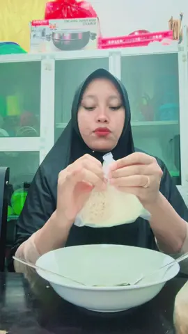 Sambil ngak papa kita makan bakso dulu 