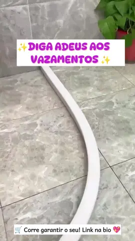 🚿💧 Adeus bagunça de água no banheiro! A Barreira de Borracha Silicone é perfeita para o box do chuveiro ou portas, criando uma vedação eficiente que impede a passagem da água. Prática, flexível e fácil de instalar! 😍👌 👉 Mantém o banheiro seco e organizado 👉 Material de silicone resistente 👉 Ideal para fundo de porta e área do chuveiro Quem aí também ama soluções simples que fazem diferença? 🙋‍♀️🙋‍♂️ #AchadinhosShopee #BanheiroOrganizado #VedaçãoDeÁgua #Praticidade #UtilidadesDomésticas