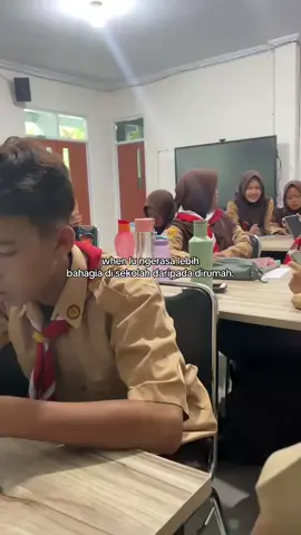 lebih nyaman di sekolah dari pada di rumah#fypシ 